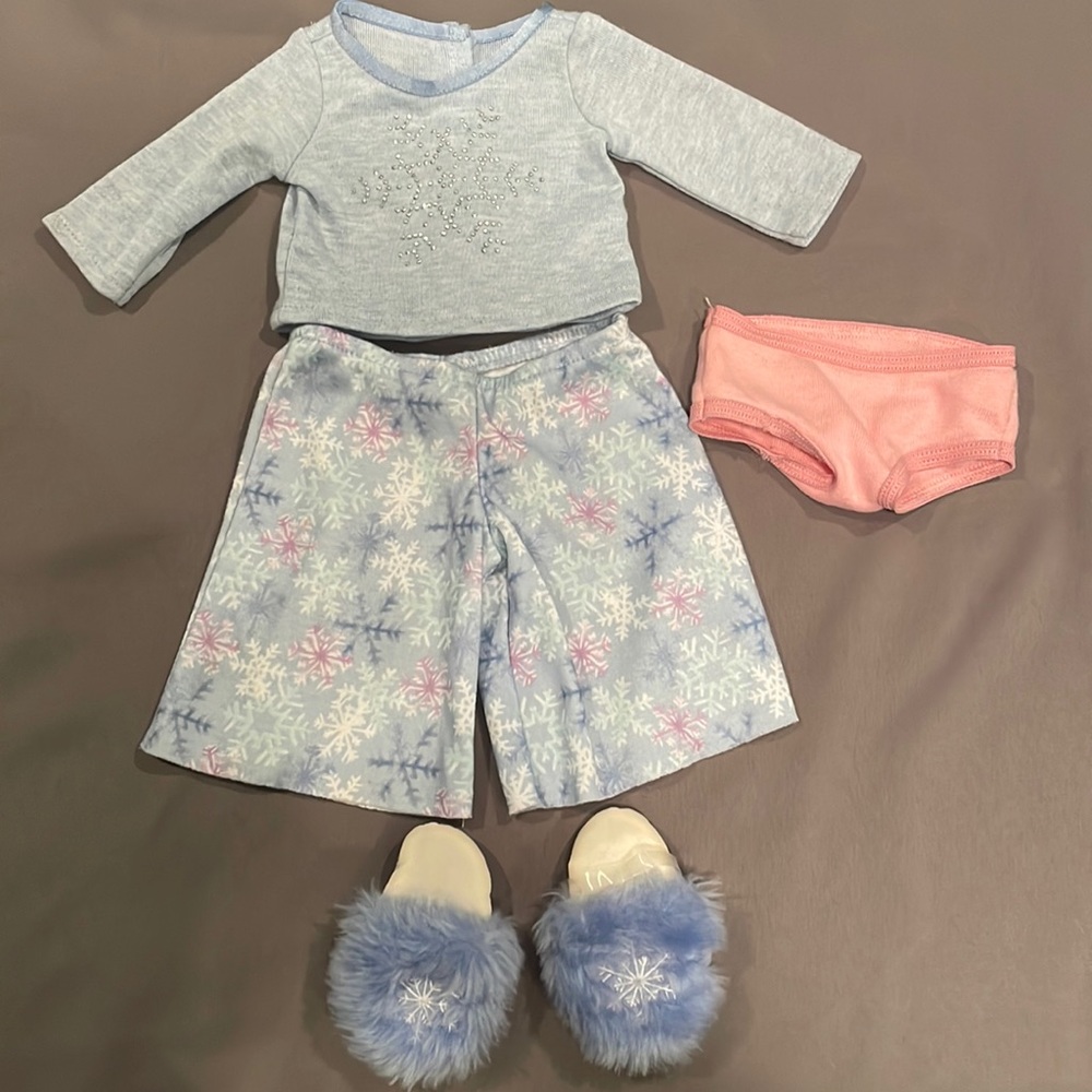 American Girl 18” Let it Snow Sleep Set *retired